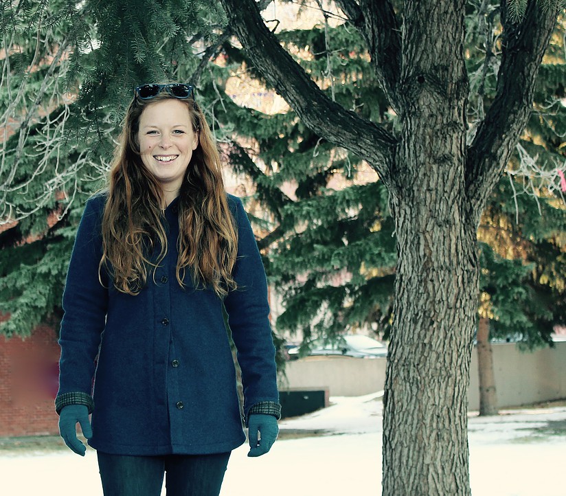 Rebecca Marshall, The Bee Chick - Wearing the McNair Mountain shirt in Slawit blue